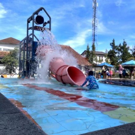 Puncak Village Hotel & Kampung Main Anak Gadok エクステリア 写真