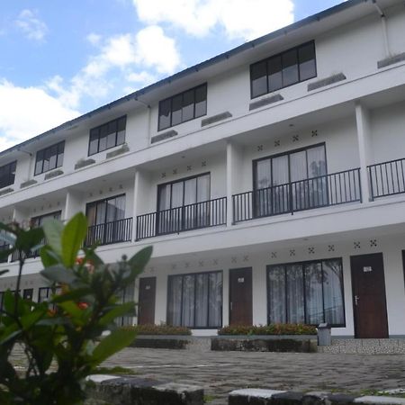 Puncak Village Hotel & Kampung Main Anak Gadok エクステリア 写真
