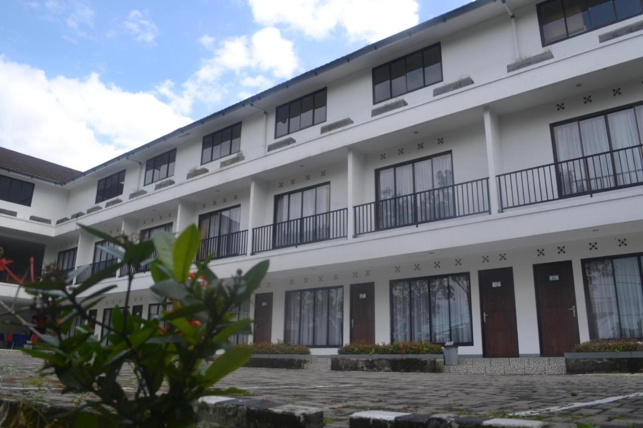 Puncak Village Hotel & Kampung Main Anak Gadok エクステリア 写真
